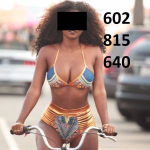 mulata impresionante de cintura estrecha y grandes cade