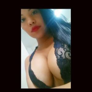 Estoy muy caliente quieres que juguemos un rato