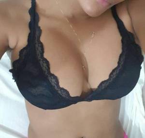 PECHUGONA Y LUJURIOSA