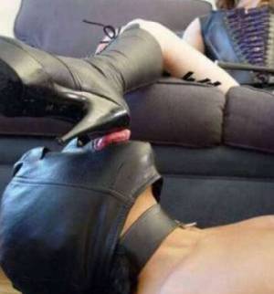 ....QUIERES SER MI PUTITA....