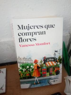 mujeres que compran plantas