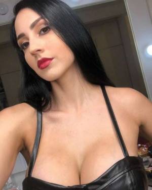 TE GUSTAN LAS MADURAS Y PECHUGONAS ?