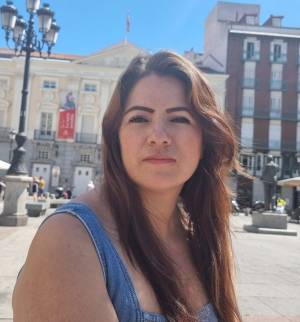 chica colombiana de 33 años se ofrece para ayudarte