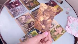 que significa el 8 de oros en el tarot del amor, que significa el 8 de oros en el tarot del amor