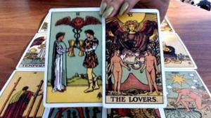 ¿Cuál es el significado si sueñas con Perro Negro Grande, 3 de espadas tarot combinaciones