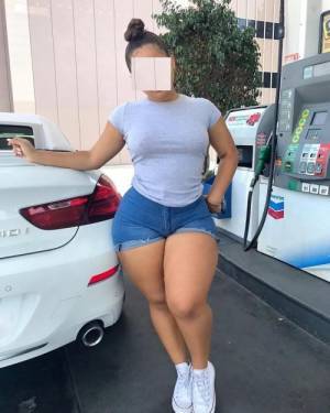 GUARRILLA DE EXUBERANTES PECHOS Y MIRADA QUE ATRAPA