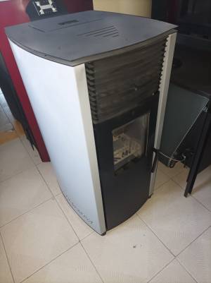 Oportunidad Vendo mi estufa pellet a estrenar 12kw
