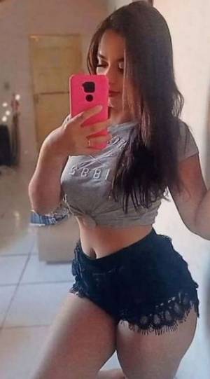soy una h ermosa c olombiana súper caliente **