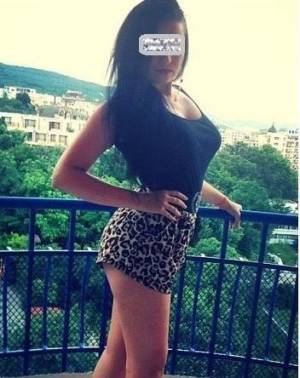 Mi rajita arde por follar