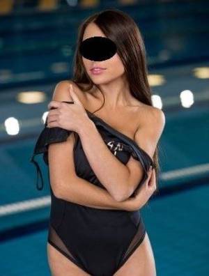 Soy discreta con clase y saber estar en el sexo.... llá